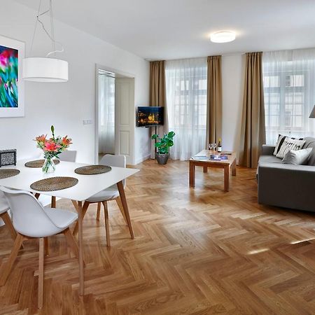 Downtown Suites Mala Strana Prága Kültér fotó