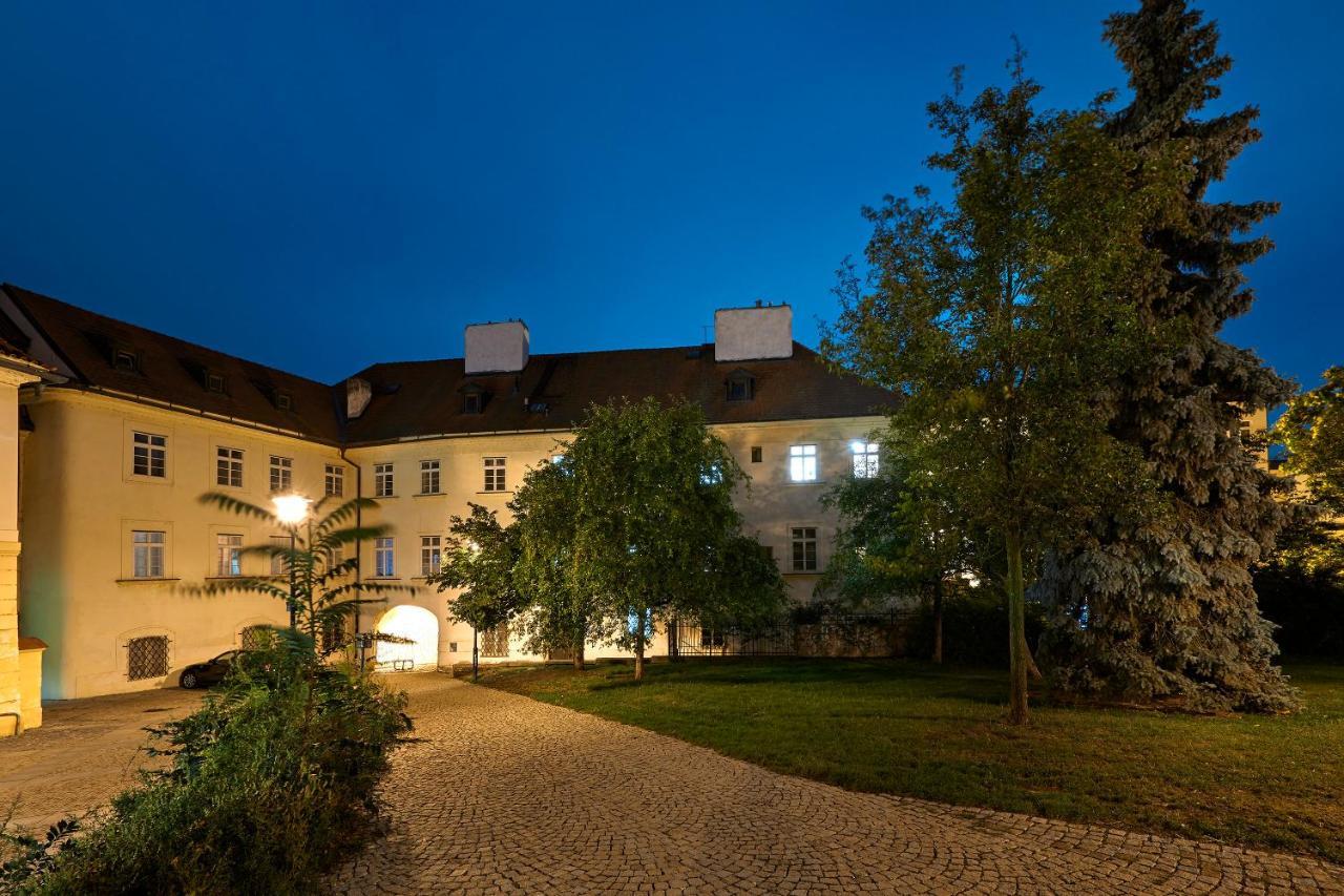 Downtown Suites Mala Strana Prága Kültér fotó