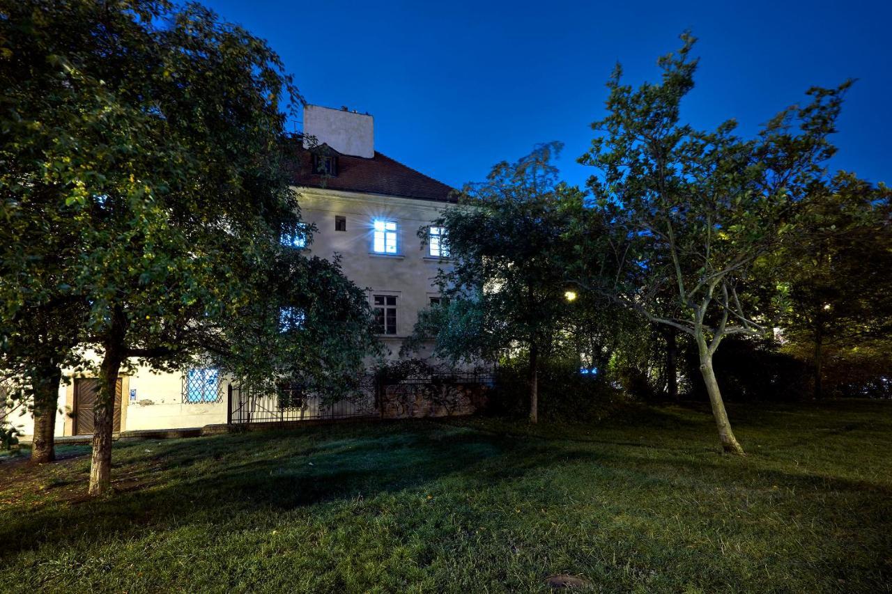 Downtown Suites Mala Strana Prága Kültér fotó